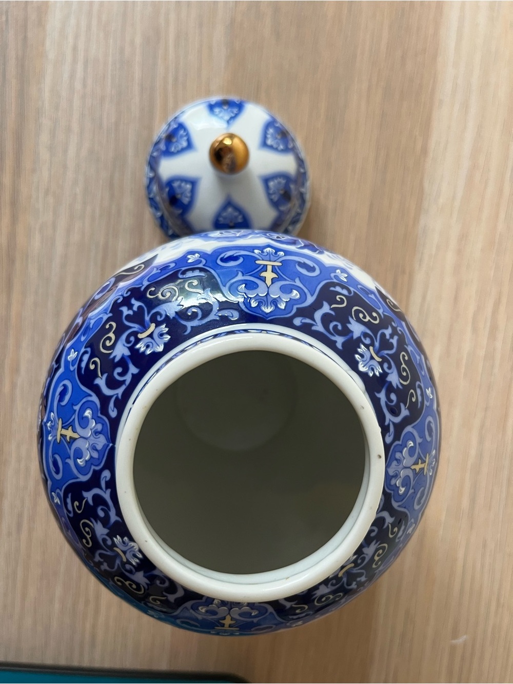🇯🇵 Handpainted Blue and White Floral Porcelain Ginger Jar with Lid Elegant - Picture 4 of 9